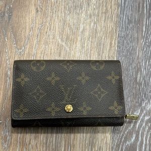 AUTHENTIC LOUIS VUITTON Compact Monogram Wallet